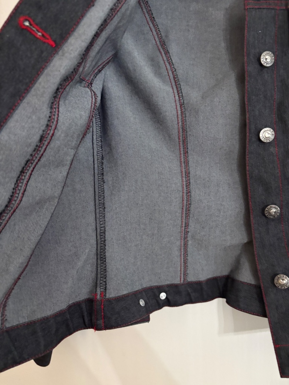 VINTAGE 1990s X0X0 JEANS Dark Blue with Red thread detail Denim Jacket - Size S - Picture 12 of 14